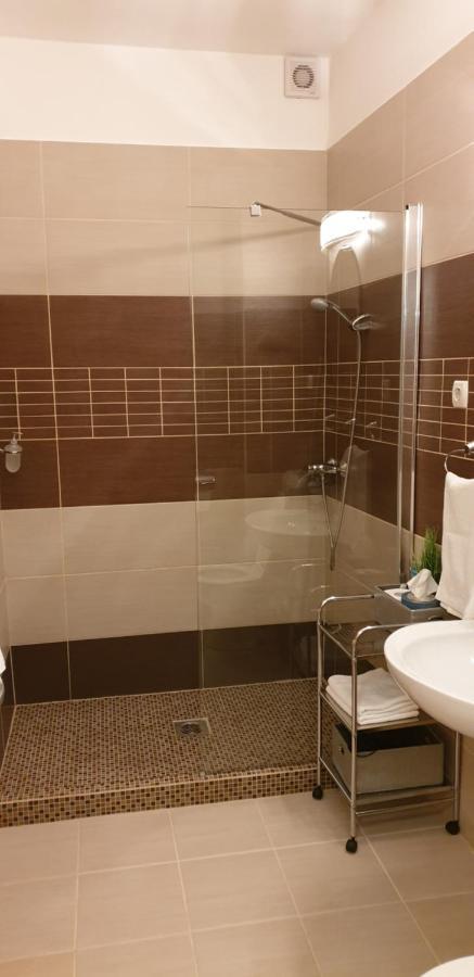 Grand Paradise Apartman Miskolc Exterior foto